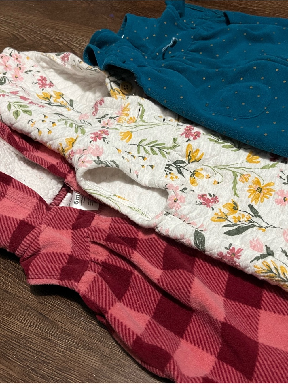CARTERS - Set of 3 babygirl vests (Size 6 months)